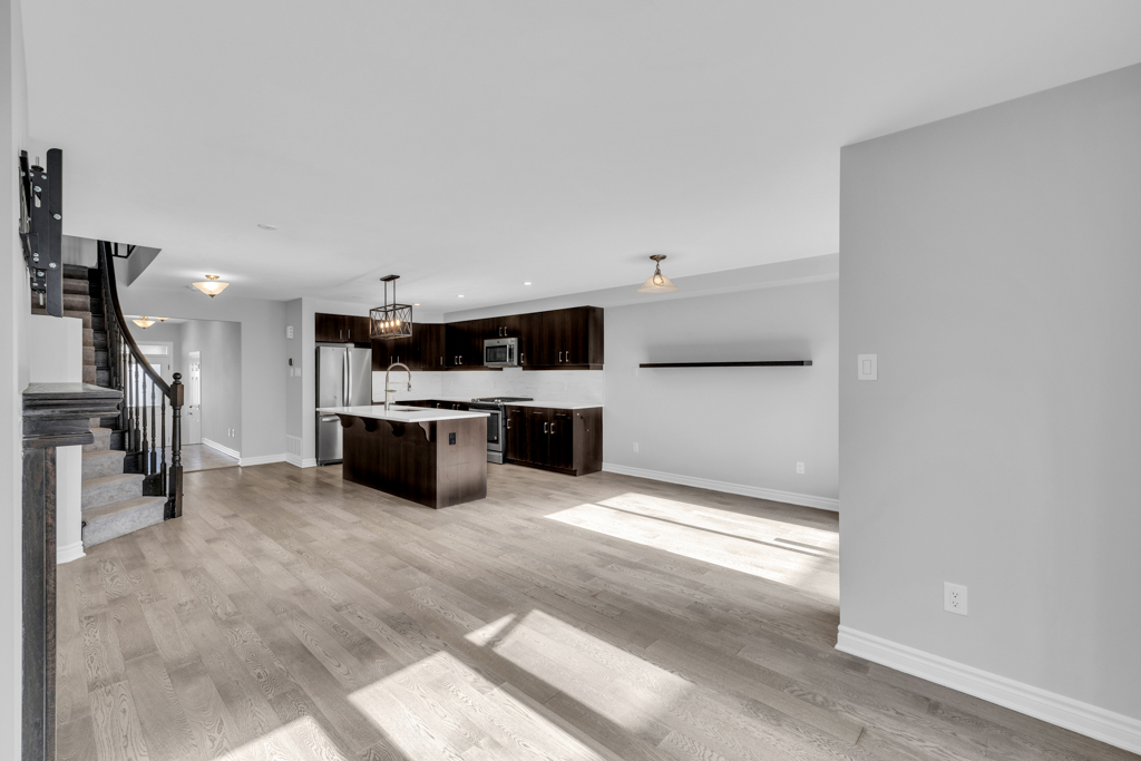 600 Parade-MLS-12