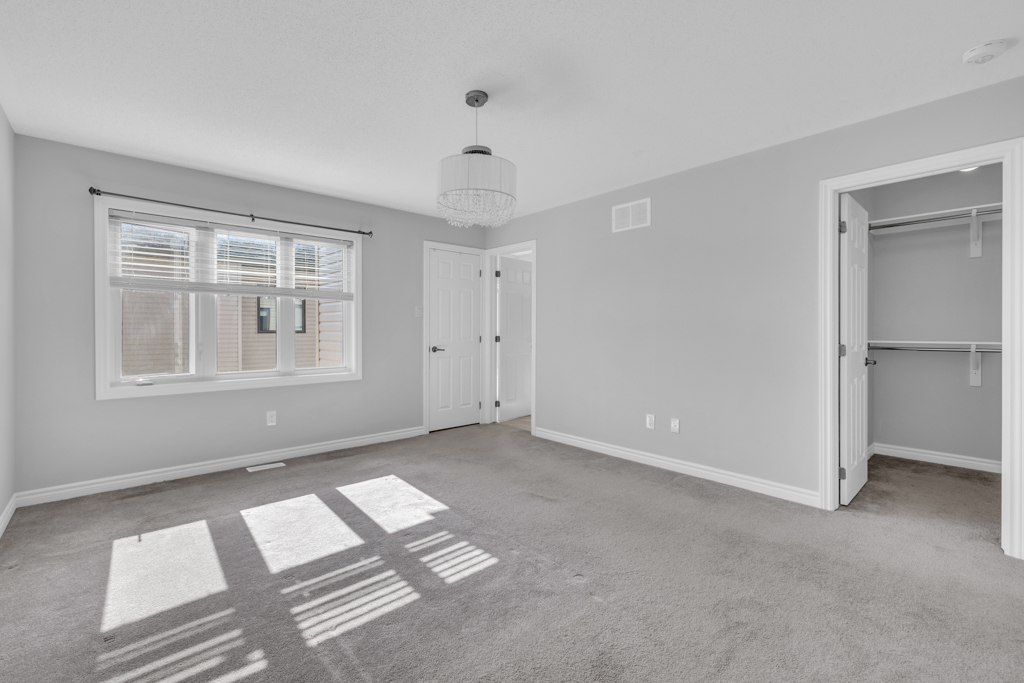 600 Parade-MLS-18