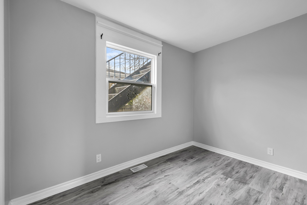 833 Maplewood-MLS-16