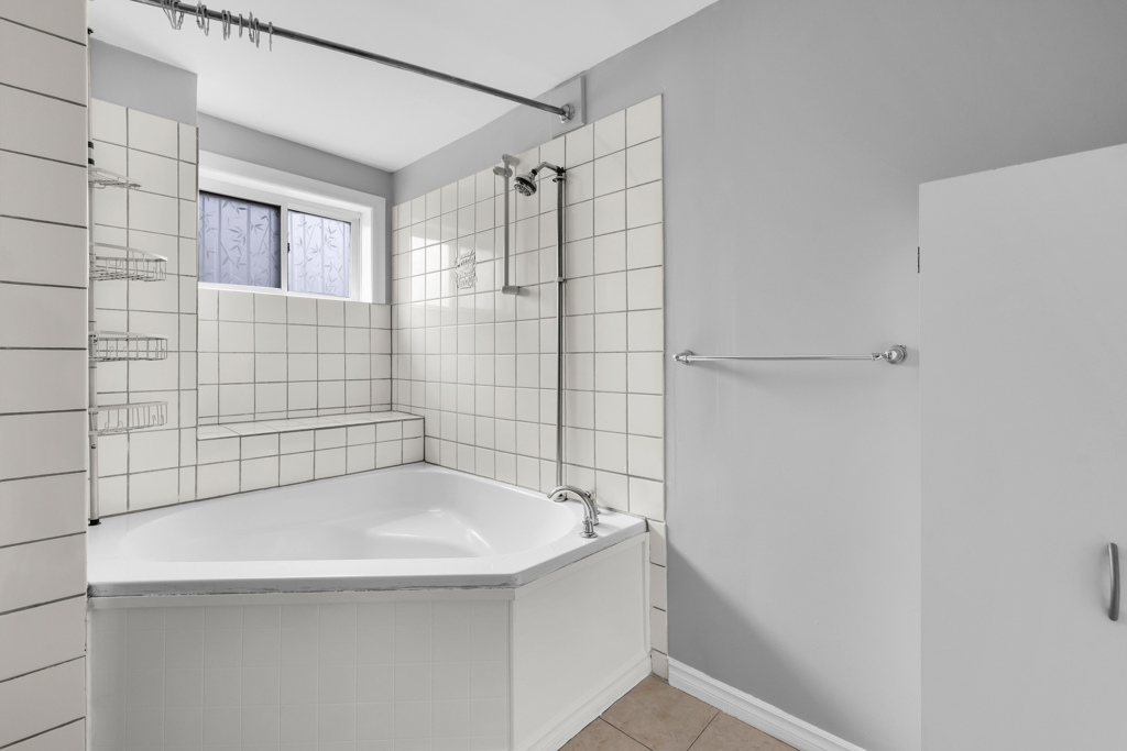 833 Maplewood-MLS-22